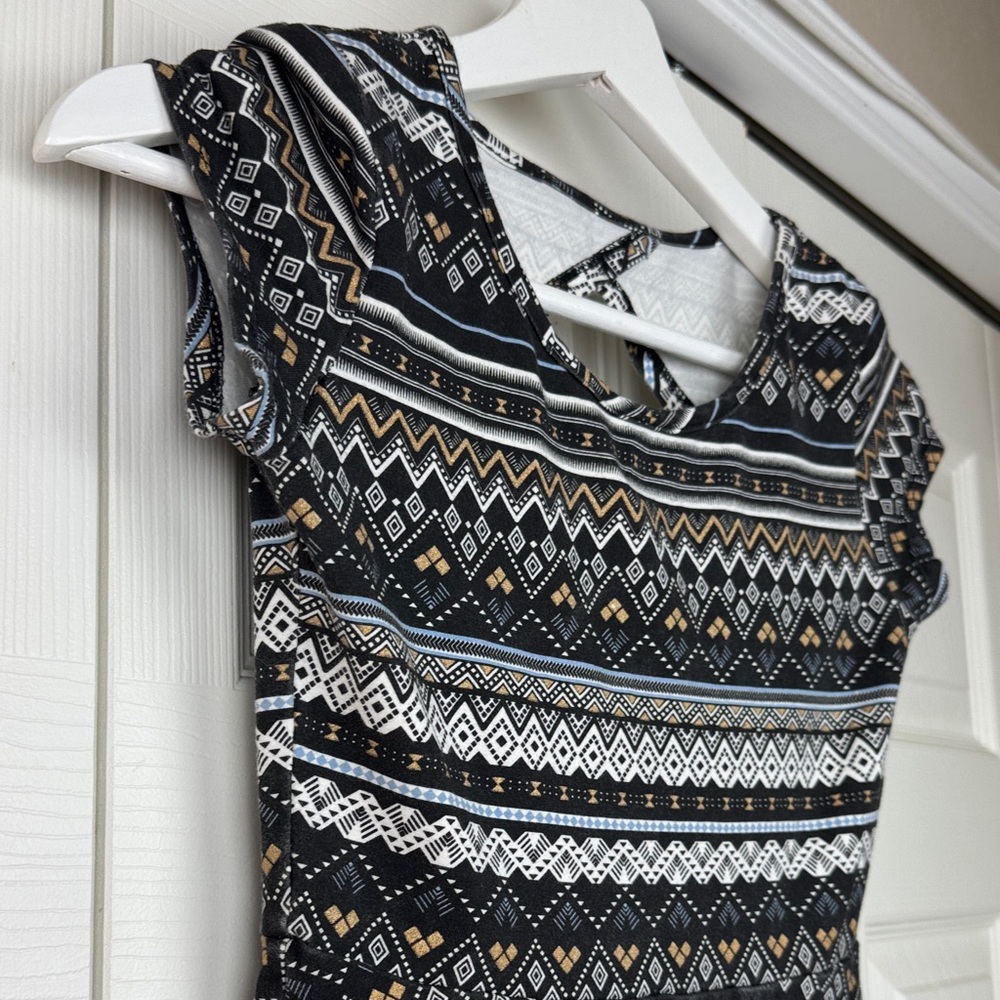 Geometric Patterned Dress - Picture 3 of 9
